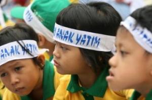 7 KEUTAMAAN MEMULIAKAN ANAK YATIM